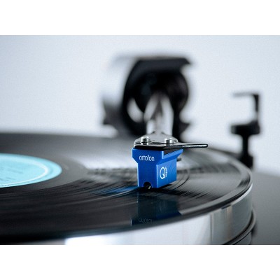 <p><strong>Giradischi high-end con piatto ad elevata massa e caratteristiche simili ad X9/X10</strong></p>
<p>Il giradischi X8 